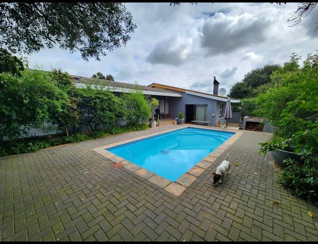 4 BEDROOM HOUSE FOR SALE IN BERGZICHT